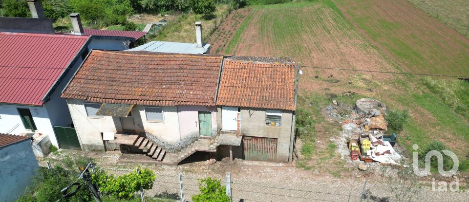 Maison de village T2 à Podentes de 198 m²
