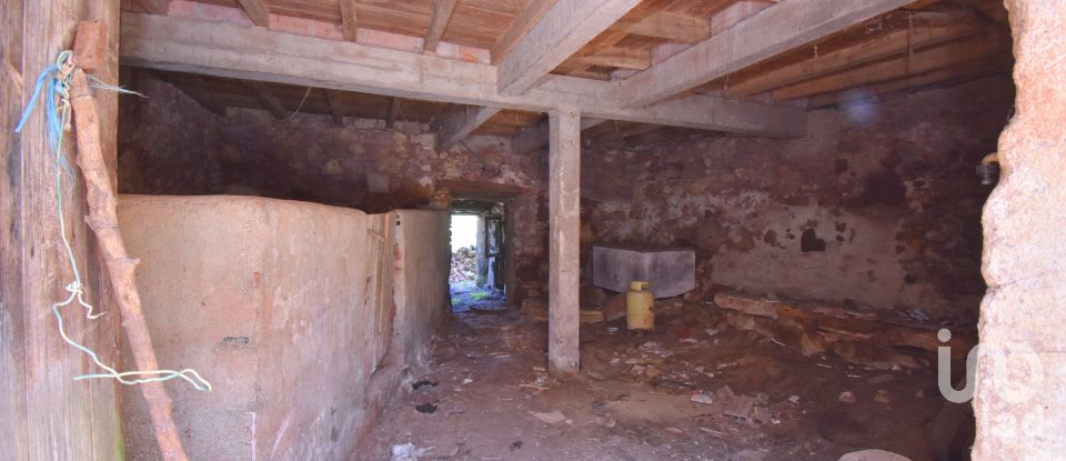 Maison de village T2 à Podentes de 198 m²