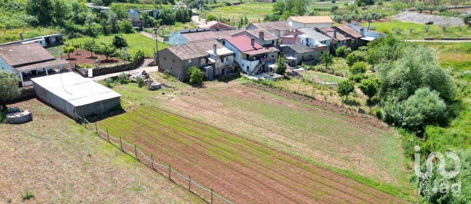 Maison de village T2 à Podentes de 198 m²