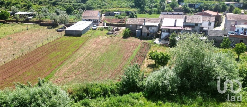 Maison de village T2 à Podentes de 198 m²