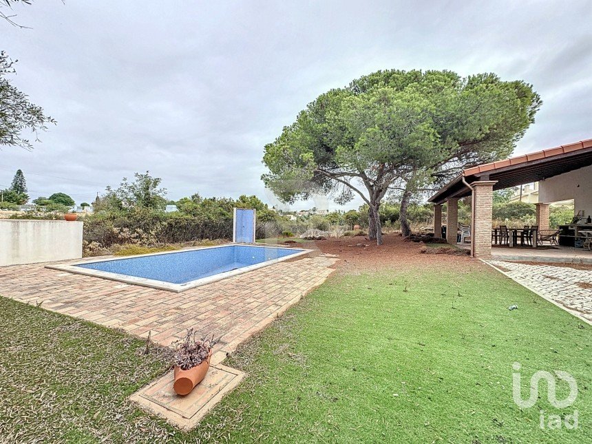 Maison T3 à Lagoa e Carvoeiro de 1 960 m²