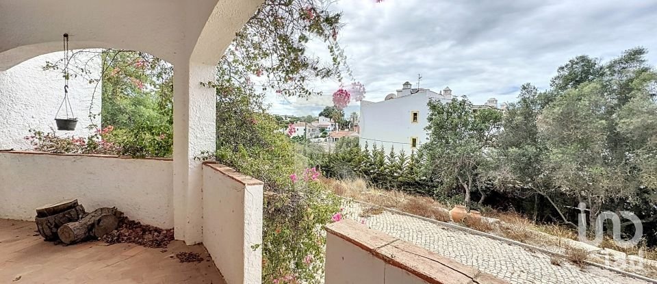 Maison T3 à Lagoa e Carvoeiro de 1 960 m²