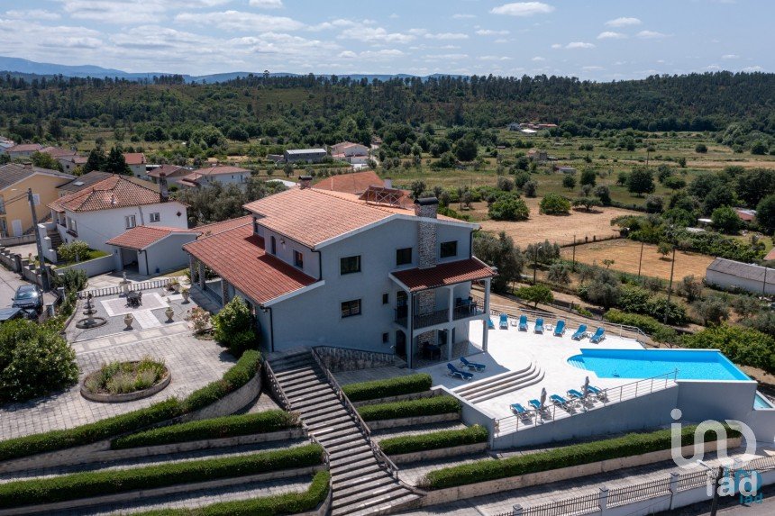 Maison T6 à Secarias de 398 m²