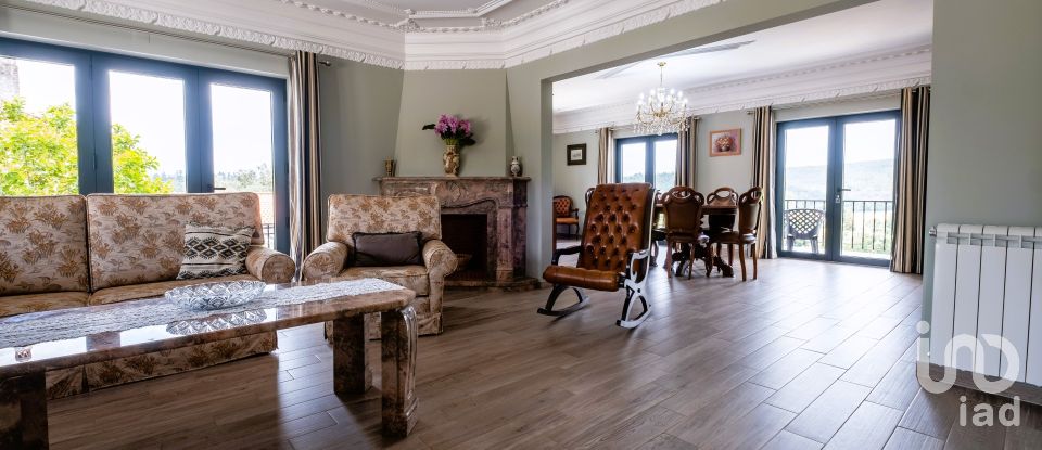 Maison T6 à Secarias de 398 m²