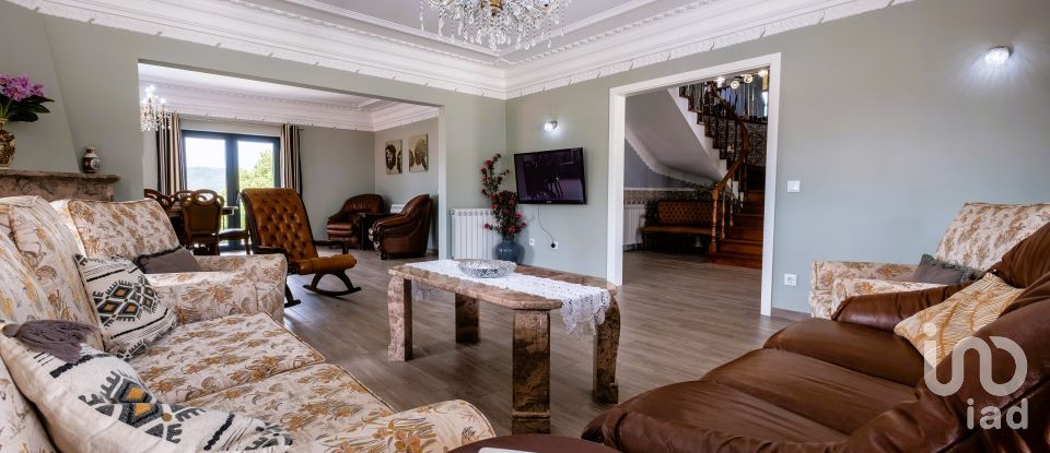 Maison T6 à Secarias de 398 m²