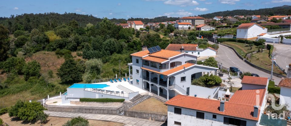 Maison T6 à Secarias de 398 m²