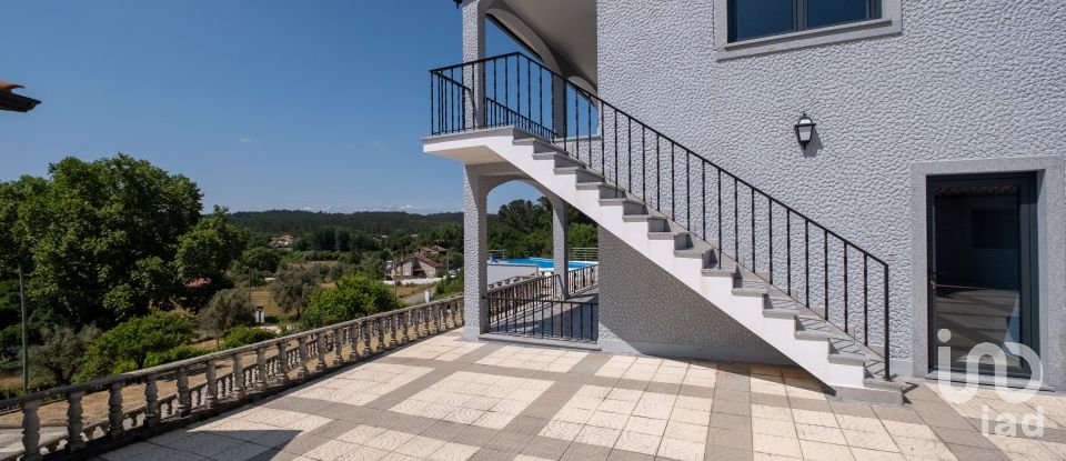 Maison T6 à Secarias de 398 m²