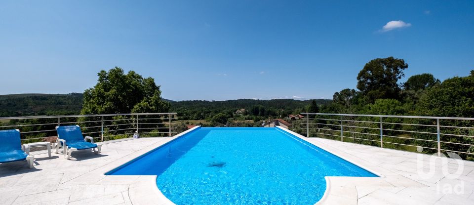 Maison T6 à Secarias de 398 m²