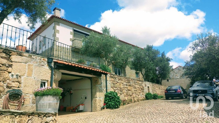 Maison T3 à São Lourenço de Ribapinhão de 180 m²