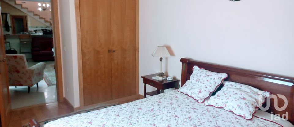 Maison T3 à São Lourenço de Ribapinhão de 180 m²