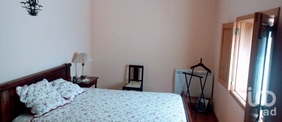 Maison T3 à São Lourenço de Ribapinhão de 180 m²