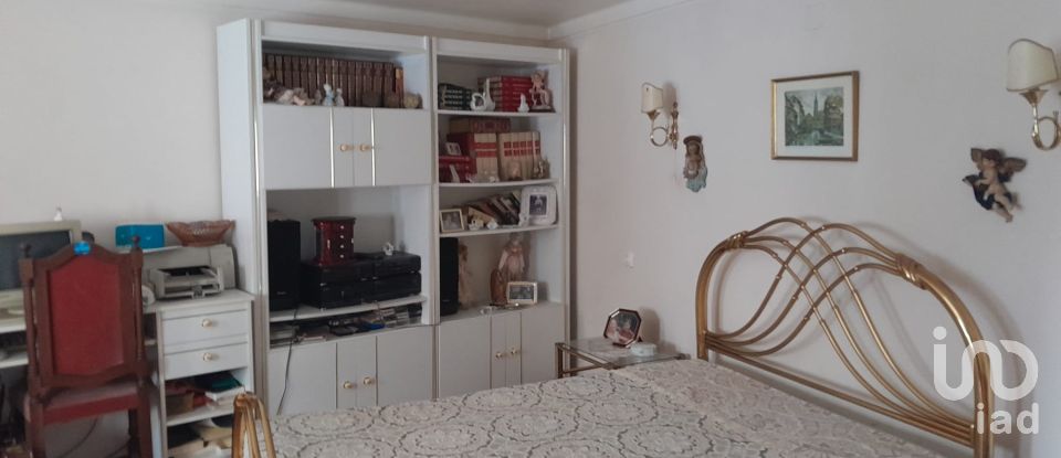 Moradia T3 em Cortes do Meio de 195 m²