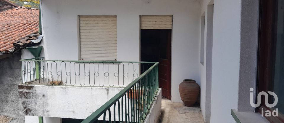 Moradia T3 em Cortes do Meio de 195 m²