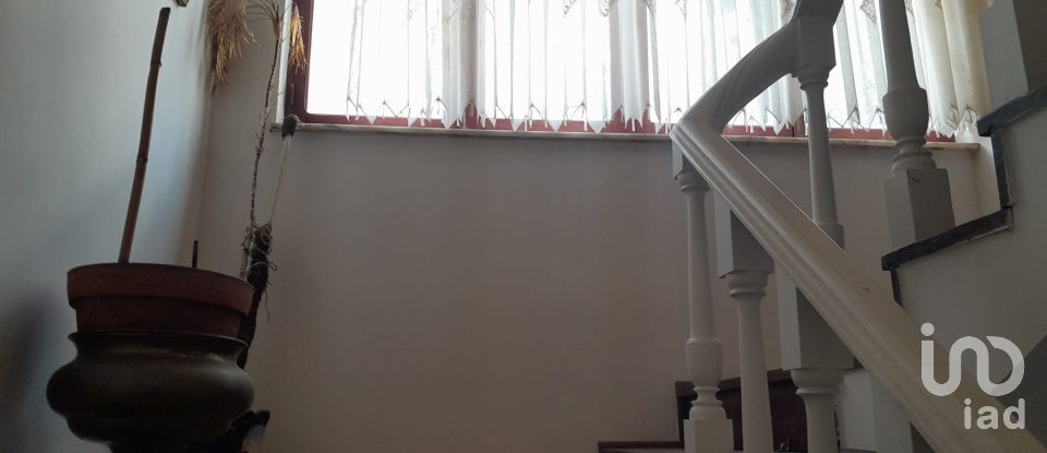 Moradia T3 em Cortes do Meio de 195 m²