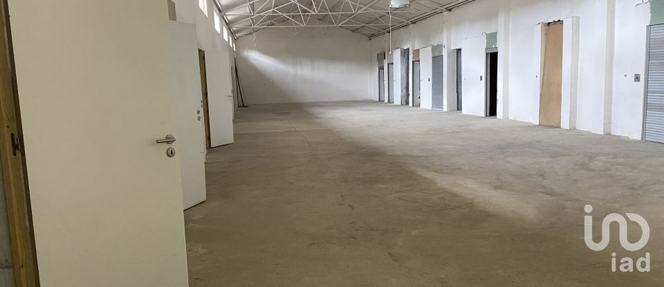 Pavillon T0 à Oliveira do Douro de 676 m²