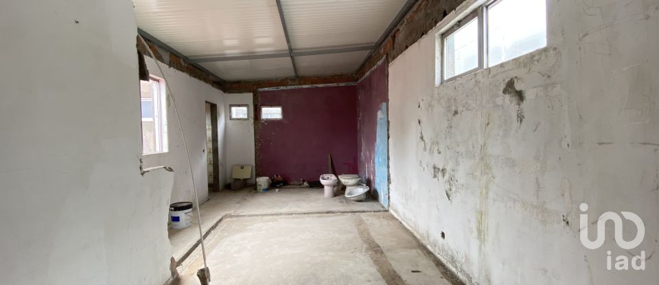 Pavillon T0 à Oliveira do Douro de 676 m²