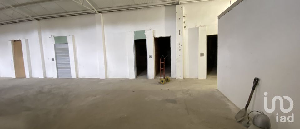 Pavillon T0 à Oliveira do Douro de 676 m²