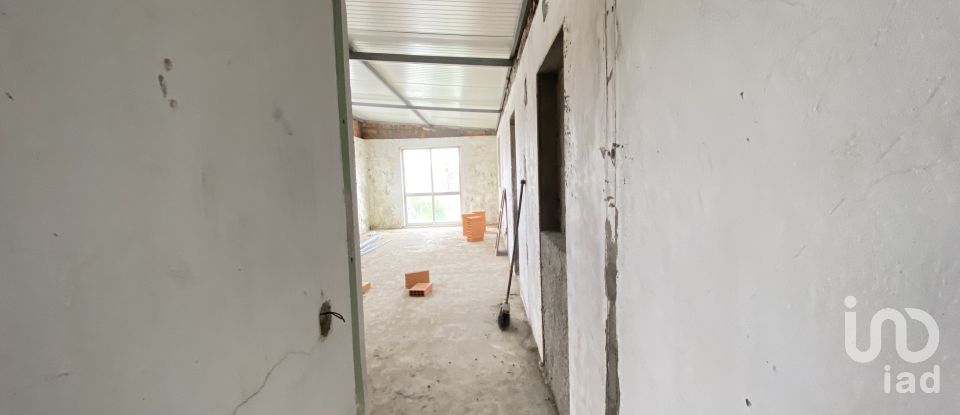 Pavillon T0 à Oliveira do Douro de 676 m²