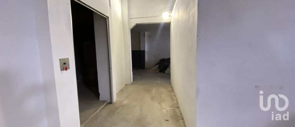 Pavillon T0 à Oliveira do Douro de 676 m²