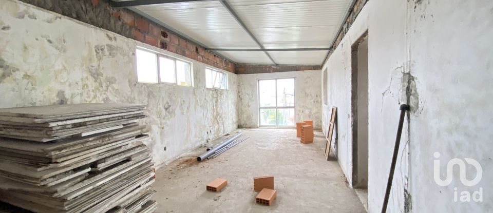 Pavillon T0 à Oliveira do Douro de 676 m²