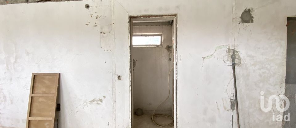 Pavillon T0 à Oliveira do Douro de 676 m²