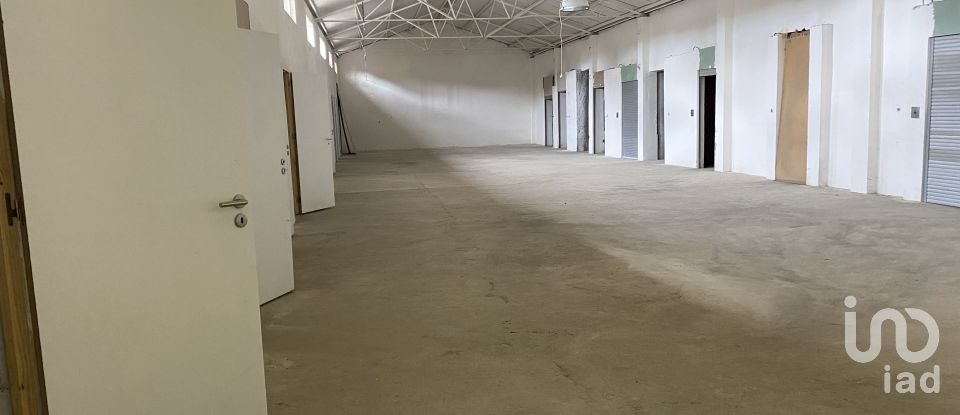 Pavillon T0 à Oliveira do Douro de 679 m²