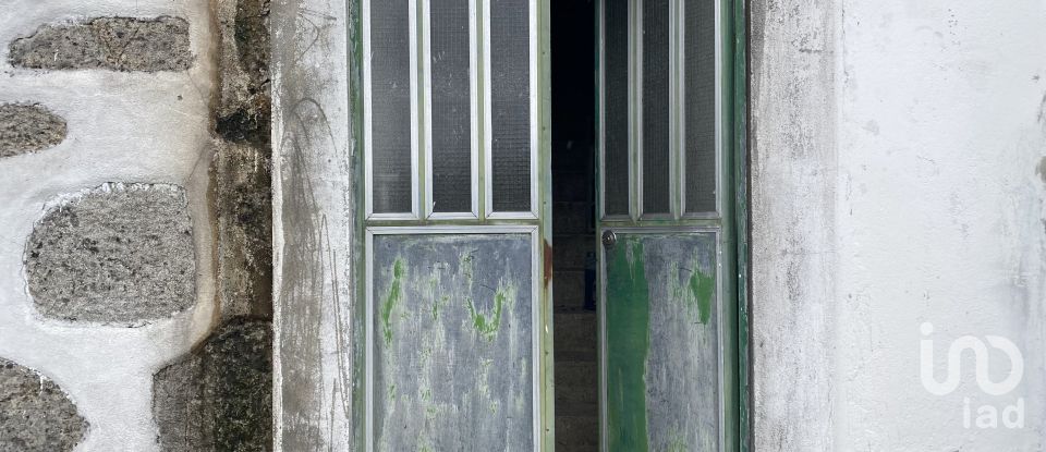 Pavillon T0 à Oliveira do Douro de 679 m²