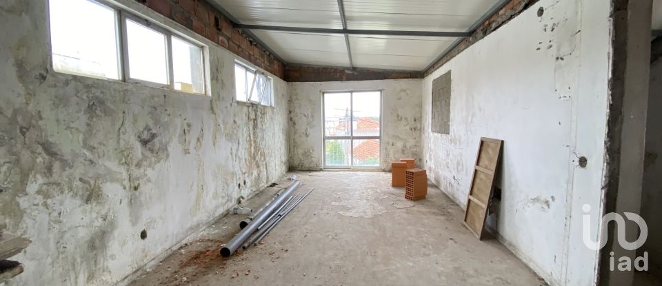 Pavillon T0 à Oliveira do Douro de 679 m²