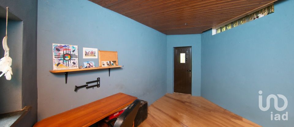 Moradia T4 em Cadafaz e Colmeal de 71 m²