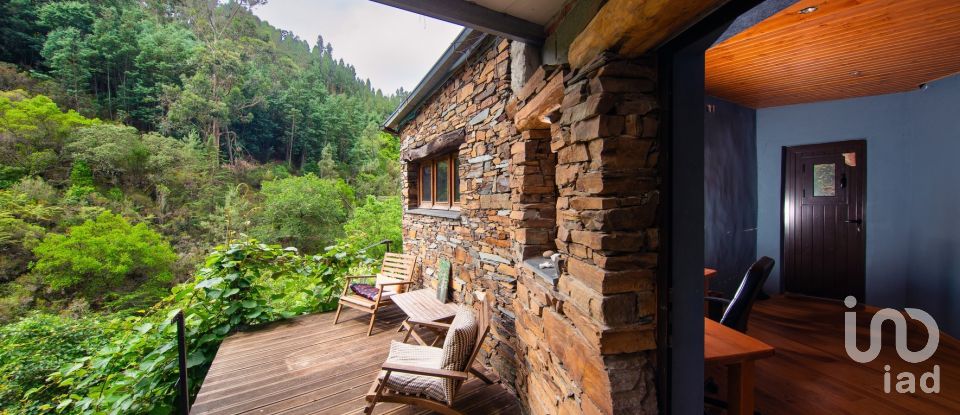 Moradia T4 em Cadafaz e Colmeal de 71 m²