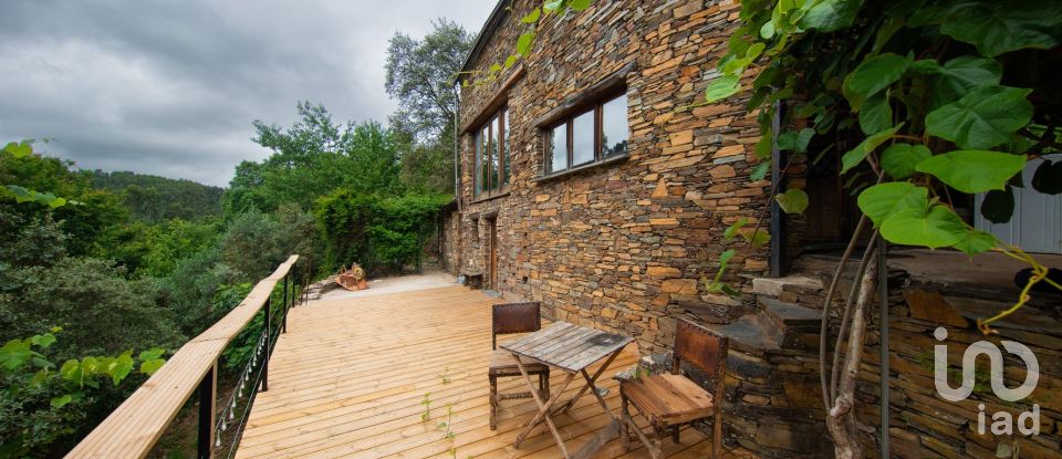 Moradia T4 em Cadafaz e Colmeal de 71 m²