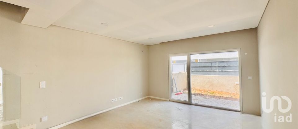 Moradia T3 em Fernão Ferro de 127 m²