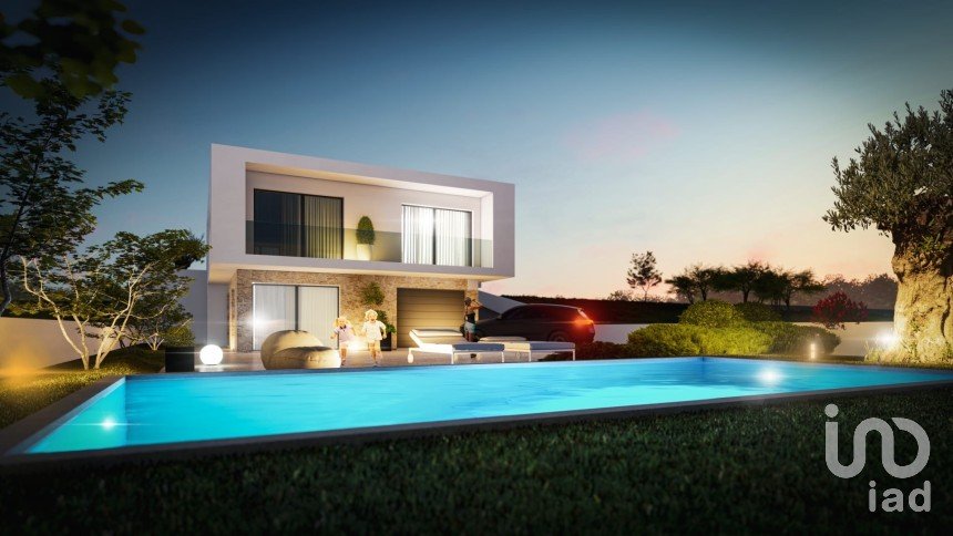 Terreno urbano em Reguengo Grande de 728 m²