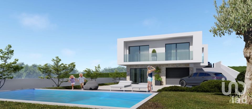 Terreno urbano em Reguengo Grande de 728 m²