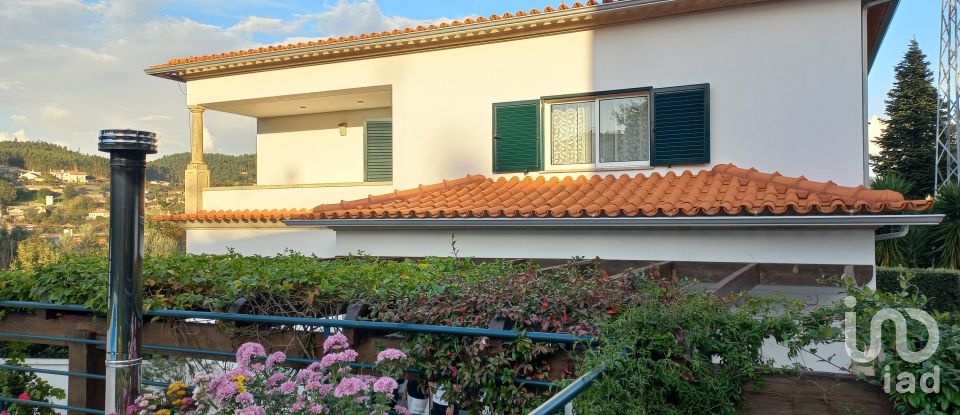 Moradia T3 em Palmeira de Faro e Curvos de 350 m²