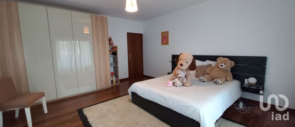 Moradia T3 em Palmeira de Faro e Curvos de 350 m²