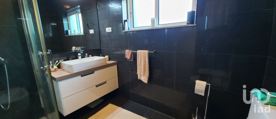 Moradia T3 em Palmeira de Faro e Curvos de 350 m²