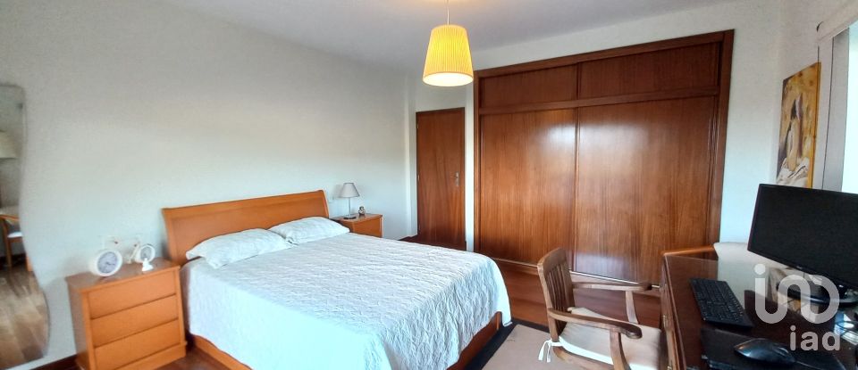 Moradia T3 em Palmeira de Faro e Curvos de 350 m²