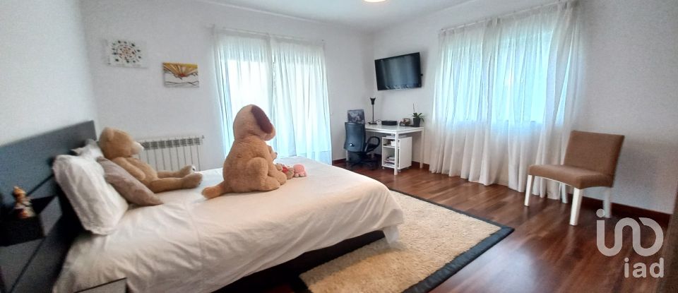 Moradia T3 em Palmeira de Faro e Curvos de 350 m²