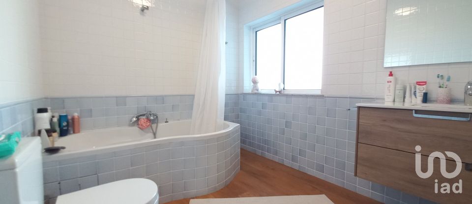 Moradia T3 em Palmeira de Faro e Curvos de 350 m²