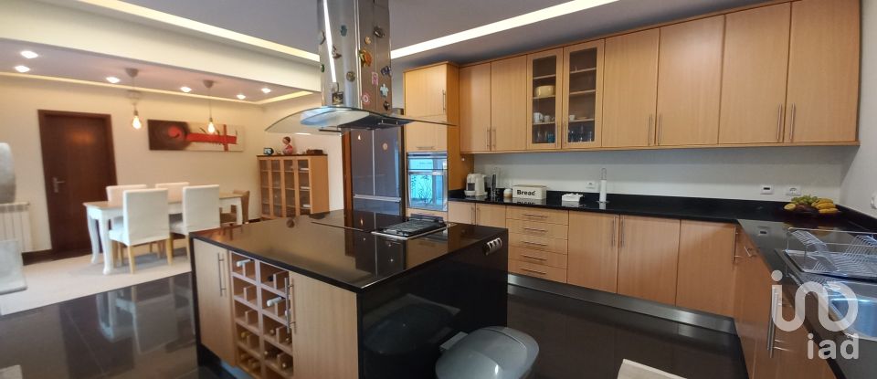 Moradia T3 em Palmeira de Faro e Curvos de 350 m²