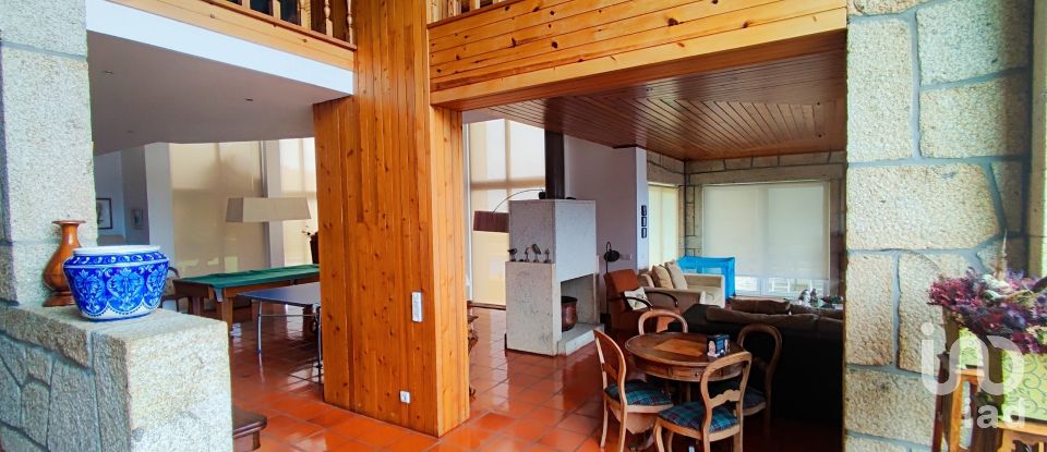 House T7 in Gondarém of 615 m²