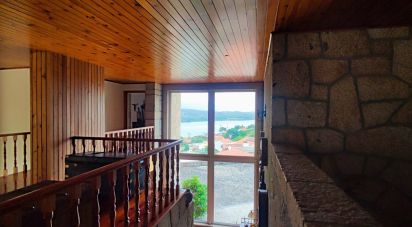 House T7 in Gondarém of 615 m²