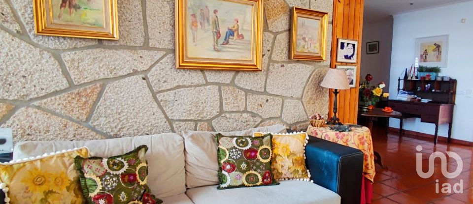 House T7 in Gondarém of 615 m²