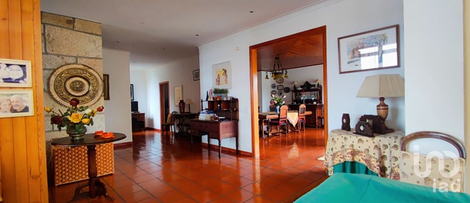 House T7 in Gondarém of 615 m²