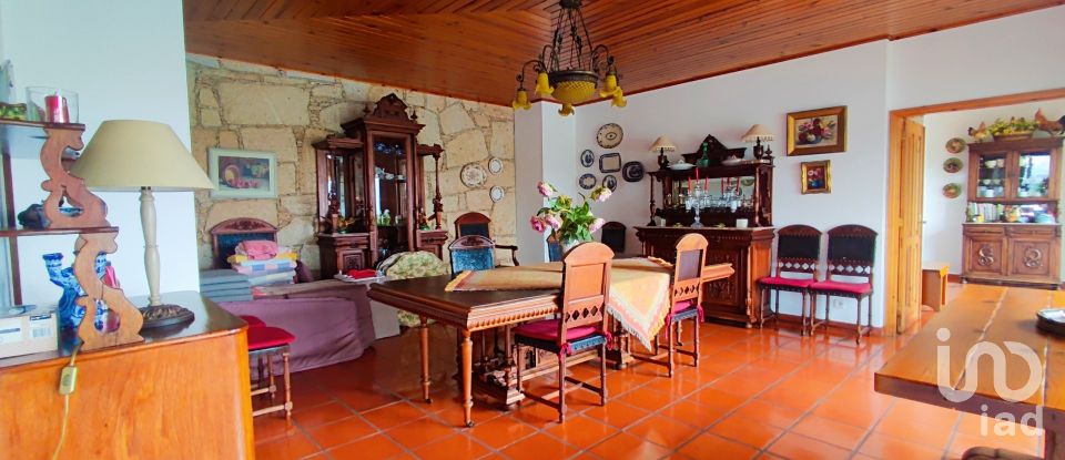 House T7 in Gondarém of 615 m²