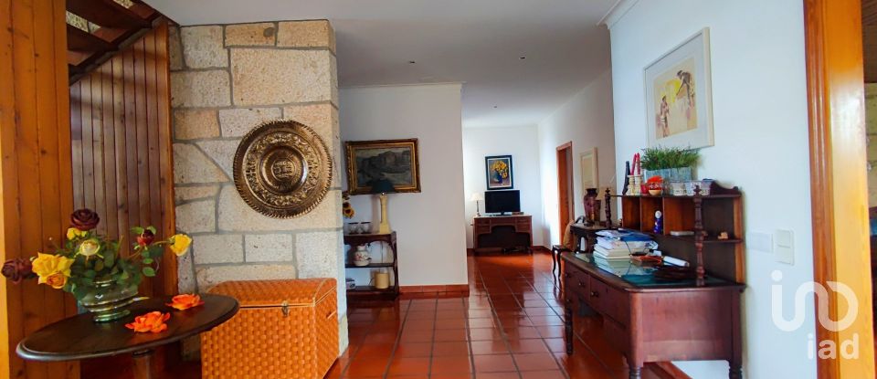 House T7 in Gondarém of 615 m²