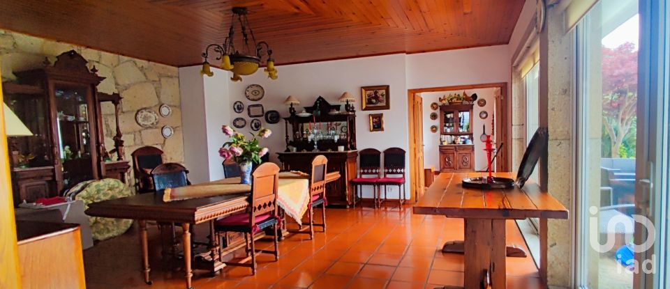 House T7 in Gondarém of 615 m²