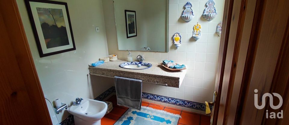 House T7 in Gondarém of 615 m²