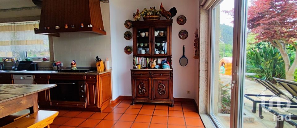 House T7 in Gondarém of 615 m²